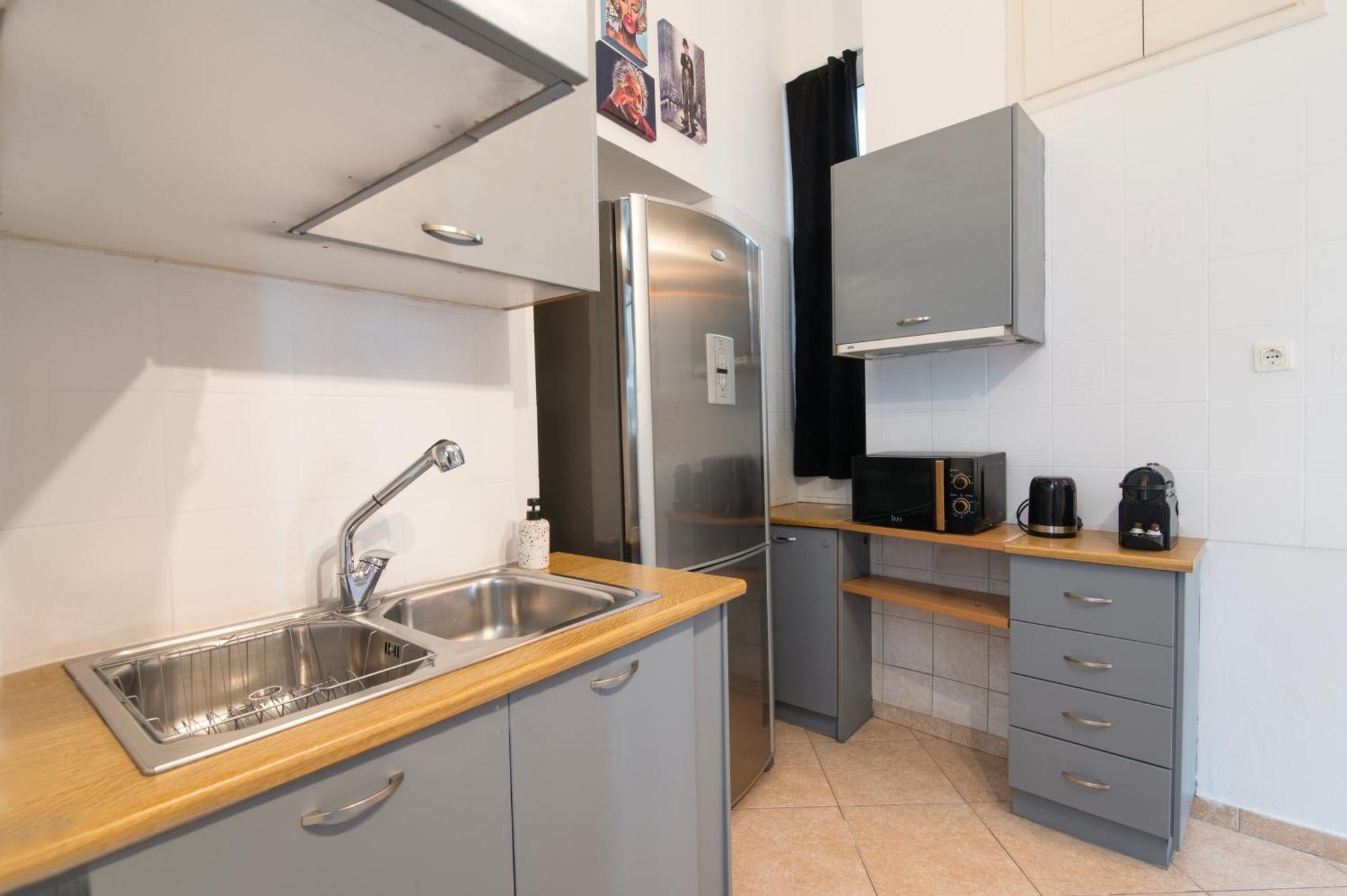 Neoclassical Loft In Monastiraki - Acropolis And Metro Athen Eksteriør bilde